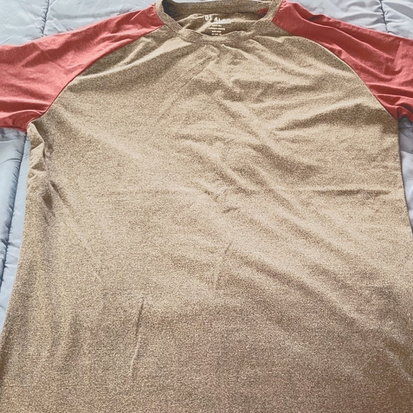 T-shirt - Picture 1 of 2